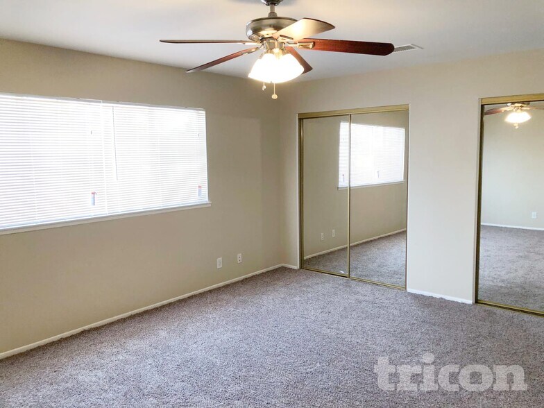 Building Photo - 4263 Powell Ave