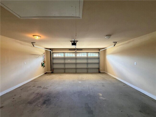 Building Photo - 9646 Estate Dr