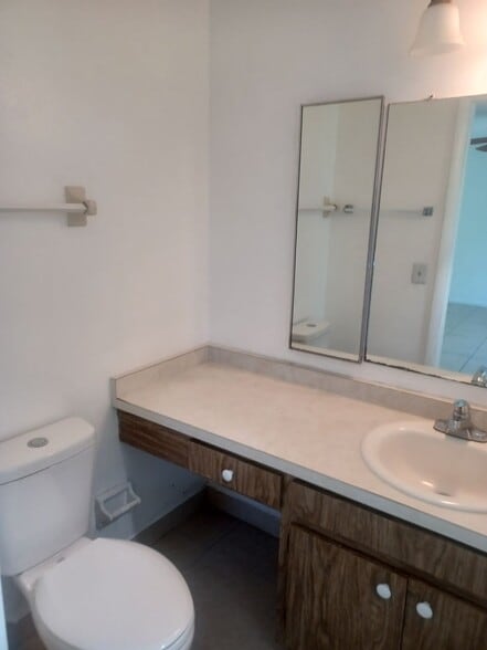 Building Photo - 4808 Lucaya Dr