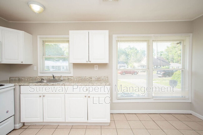 Building Photo - 11 Sedgwick Ln