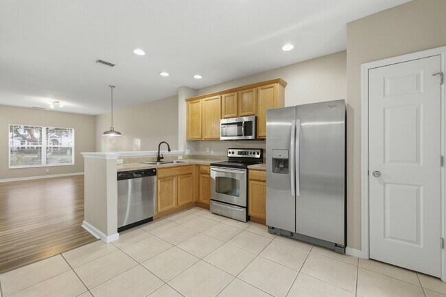 Building Photo - FREE DECEMBER**Beautiful 2 Bd 2 1/2 bath Corner unit in Wynchase!!NO APPLICATION FEES