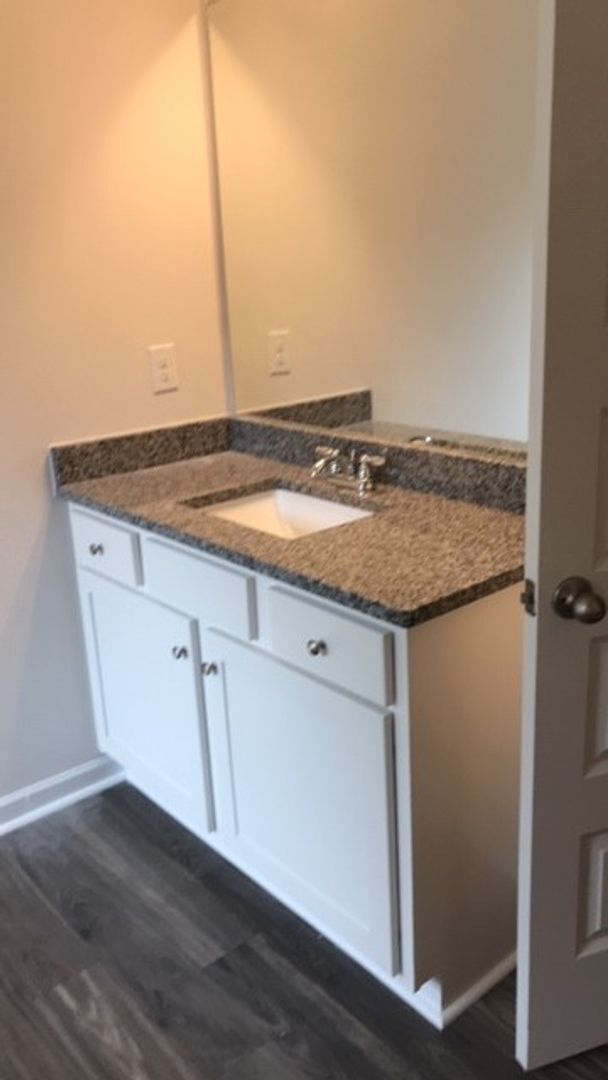 Building Photo - NEWISH 4 Bedroom Single Family Home in Ellenwood!