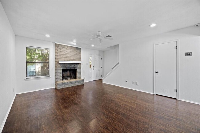 Building Photo - 802 Banister Ln