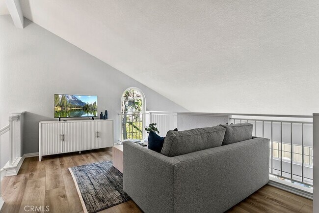 Building Photo - 11 Wild Horse Loop