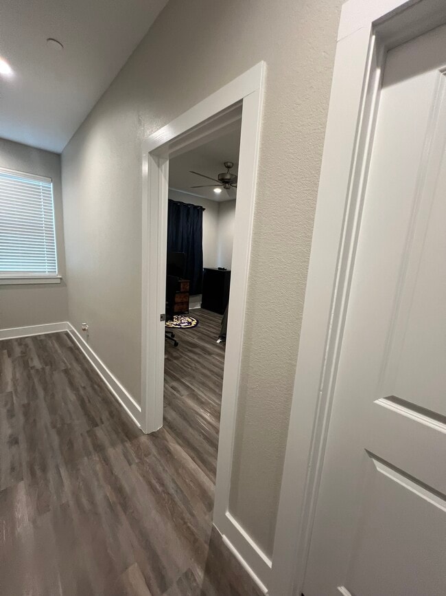 Building Photo - 710 Vassar Ct