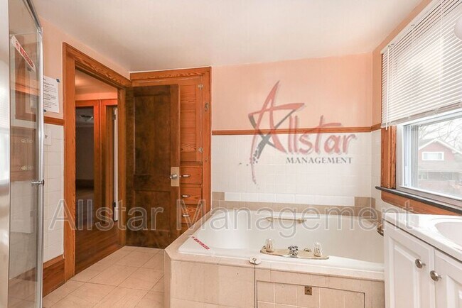 Building Photo - 458 Hillwood Dr