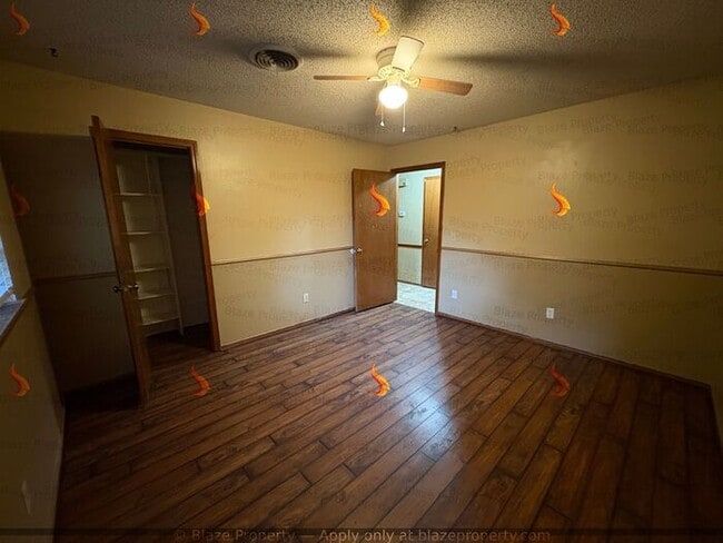 Building Photo - Charming 3 Bed, 2 Bath Home with Garage & ...