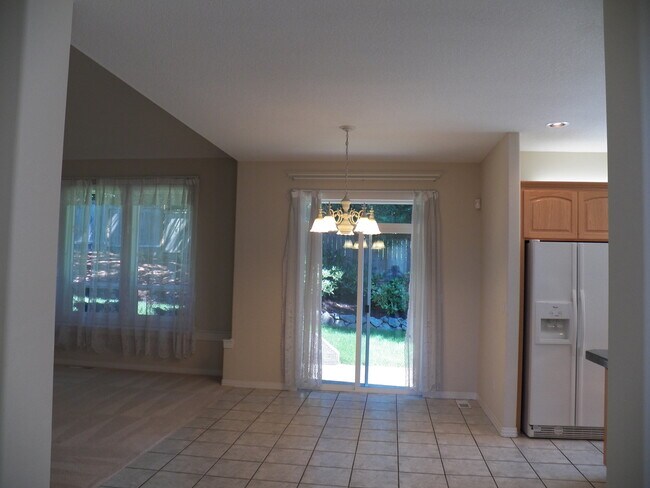 Building Photo - **PENDING** Wonderful West Linn Home!