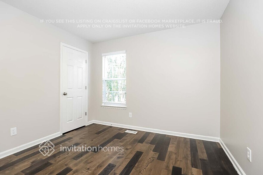 Building Photo - 2808 Meadow Gln