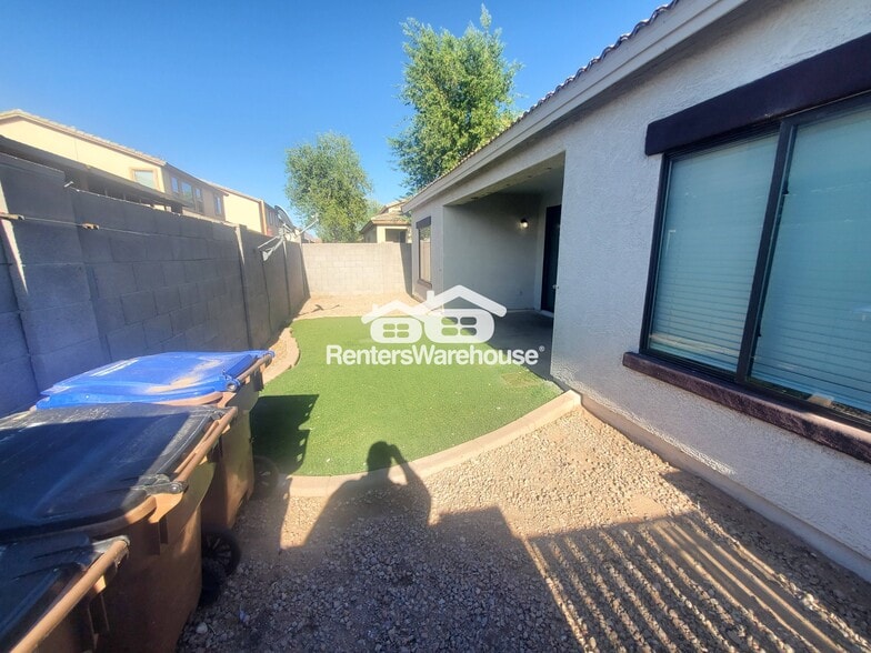 Building Photo - 2256 E Pima Ave