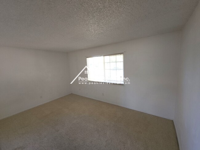 Building Photo - Cute Florin Area 3bd/2ba House with 2 Car ...