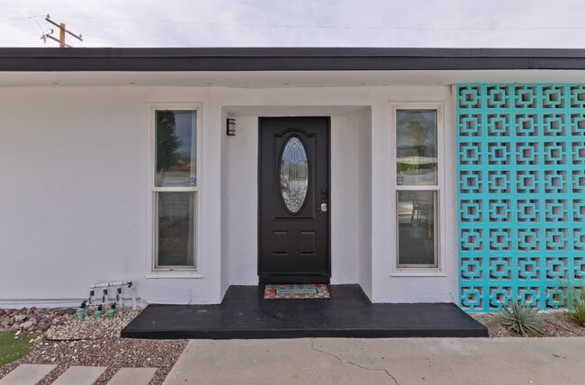 Building Photo - 765 Rosa Parks Rd