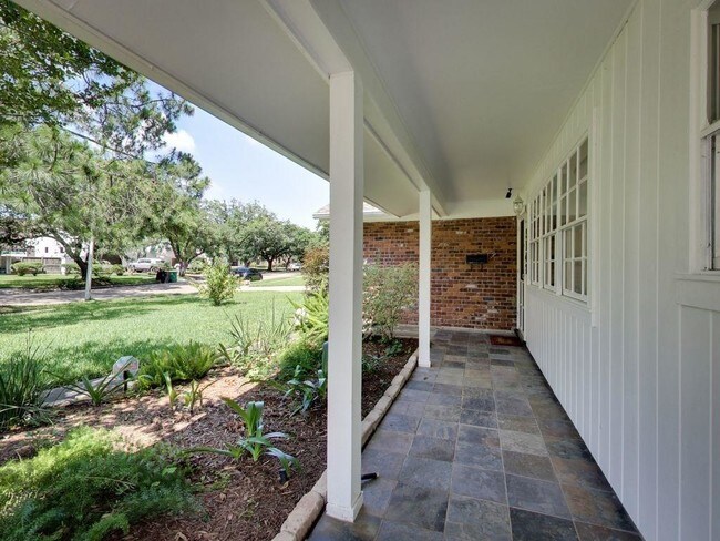 Building Photo - 5147 Indigo St