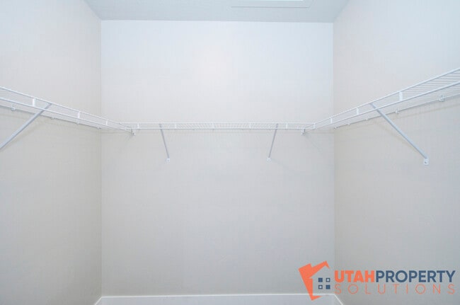 Building Photo - 626 N Sun Peak Dr