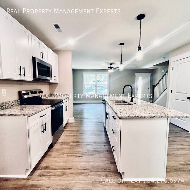 Building Photo - 412 N Scruggs St