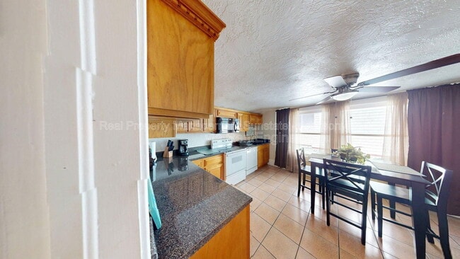 Building Photo - 229 W 10th St