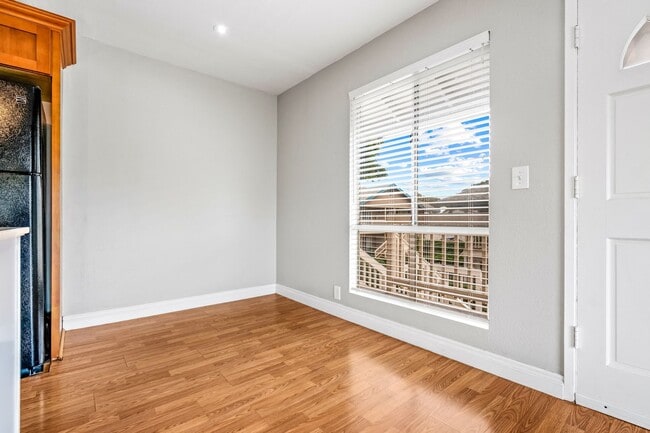 Building Photo - Fully Renovated Unfurnished 2 Bedroom/1.5 Bath at Southpointe