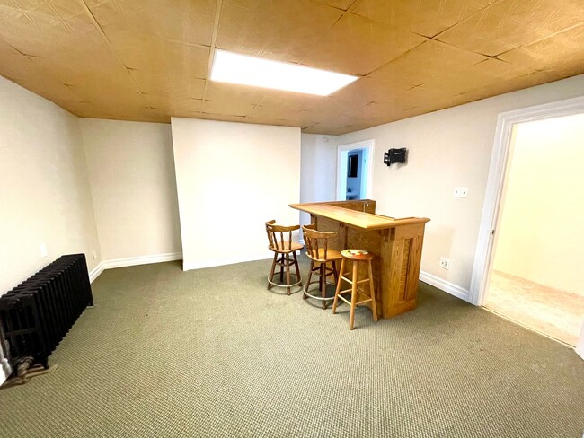 Building Photo - Mt. Washington house, 3 bedroom 2 1/2 bath house with great kitchen, yard, laundry June 1st