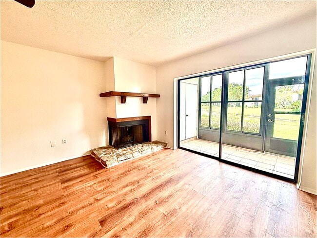 Building Photo - 141 Lakeside Dr