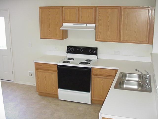 Building Photo - 2801 Mockingbird St