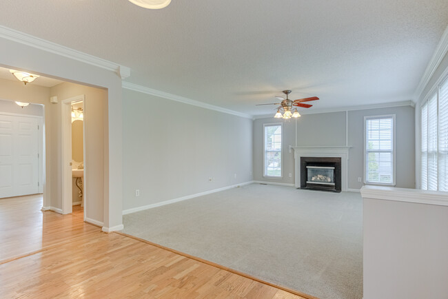 Building Photo - 2112 Echo Glen Ln
