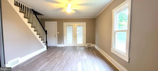 Building Photo - 104 Middleneck Ln