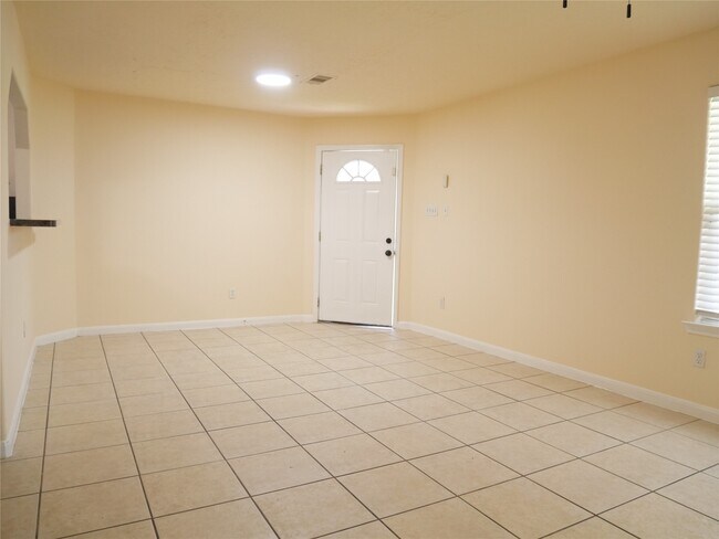 Building Photo - 6603 Schambray St