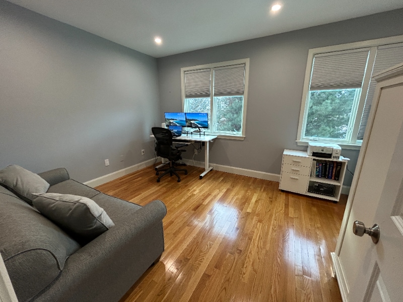 Building Photo - 955 E Broadway