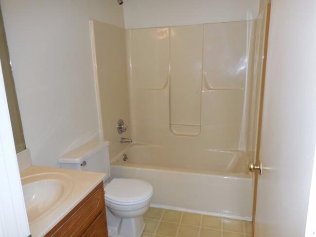 Building Photo - Conroy Avenue-311