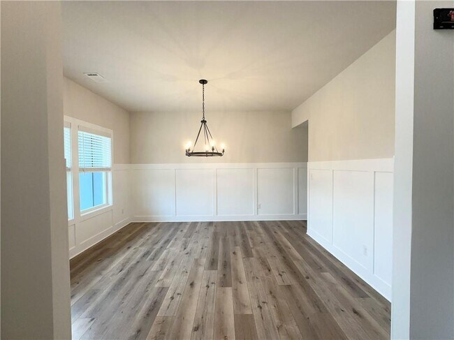 Building Photo - 2166 Valley Ct