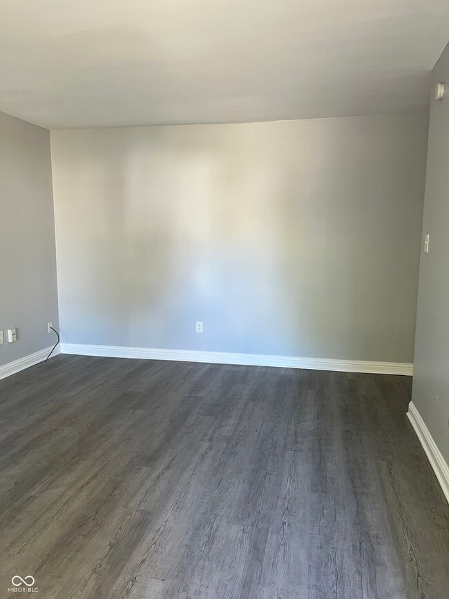 Building Photo - 9425 Rochelle Dr