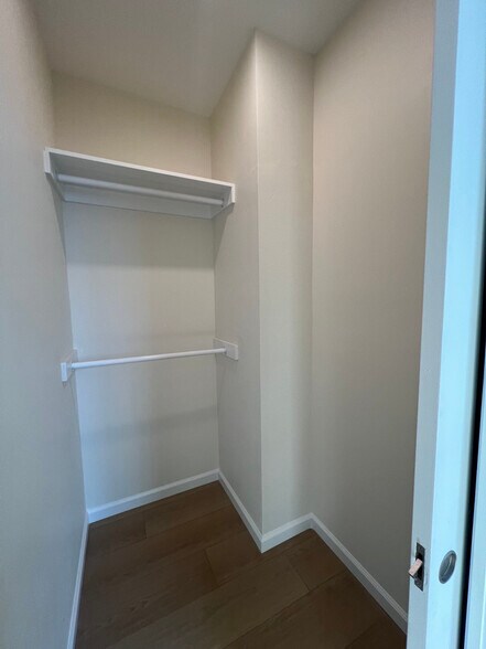 Building Photo - 4821 Monroe Ave