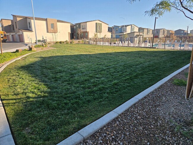 Building Photo - Kalea Trails Gated Cosmos Garden