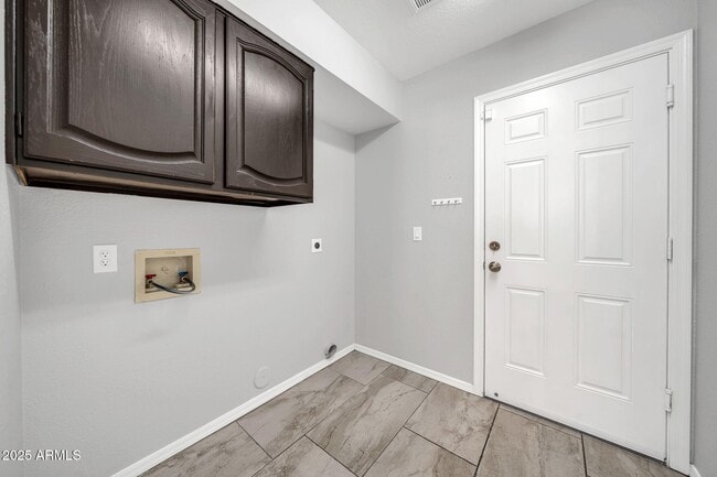 Building Photo - 5044 E Paradise Ln