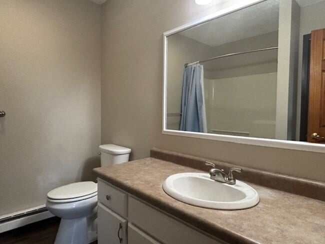 Building Photo - Awesome 2 BR/1.5 BA Townhome in St. Paul!