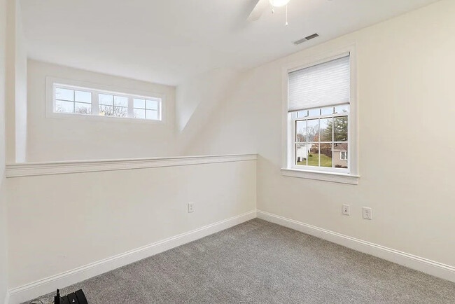 Building Photo - 70 Endicott St