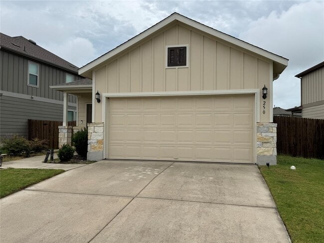 Building Photo - 250 Zuma Dr