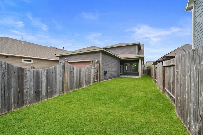 Building Photo - 18419 Blue Hollow Heights Dr