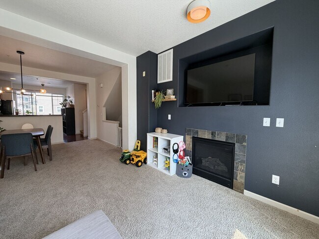 Building Photo - 10721 NE Gateway Pl