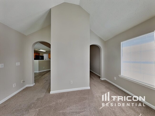 Building Photo - 605 Highpoint Wy