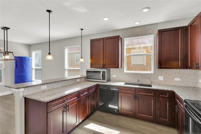 Building Photo - 900 Sawbuck Dr