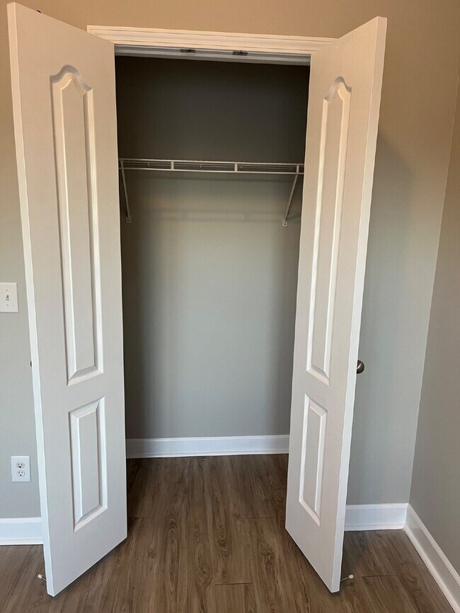 Building Photo - 3241 Hardwood Dr