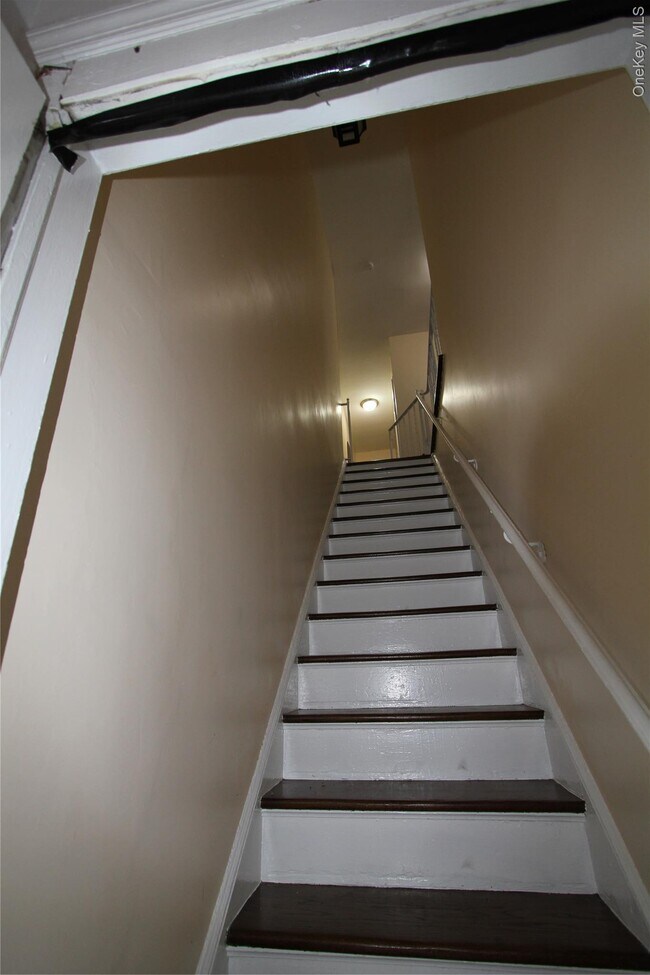 Building Photo - 215 Colonial Ave