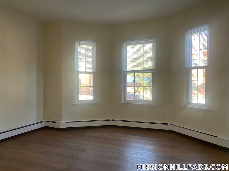 Building Photo - 62 S Huntington Ave
