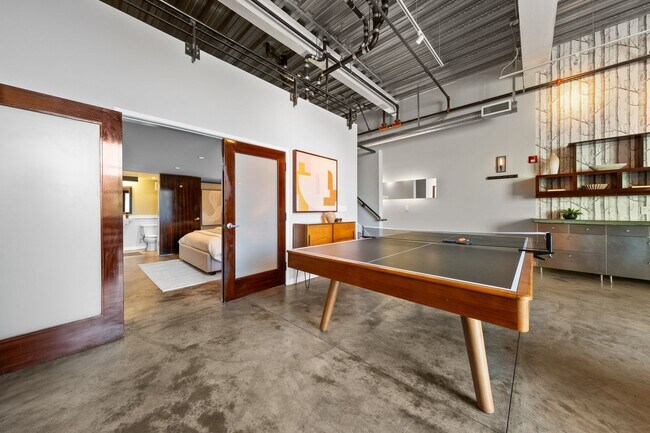 Building Photo - Spacious 2br loft with in-unit laundry and...