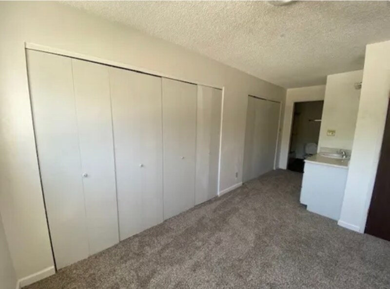 Building Photo - 4433-4439 Cynthia Way