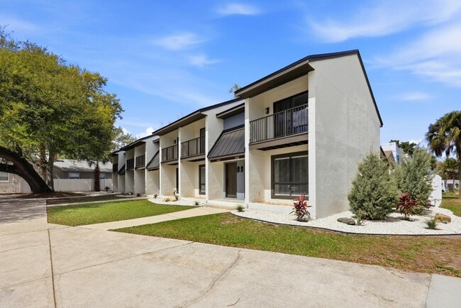 Building Photo - 1331 Cedar St