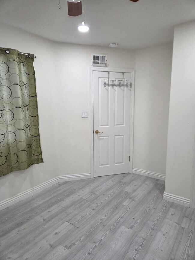 Building Photo - 4 Bedroom 2 baths remodeled home