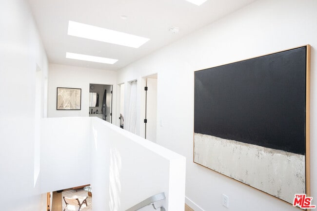 Building Photo - 2210-2214 Echo Park Ave