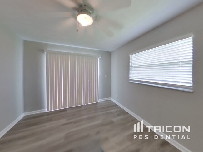 Building Photo - 528 Hamlet Dr